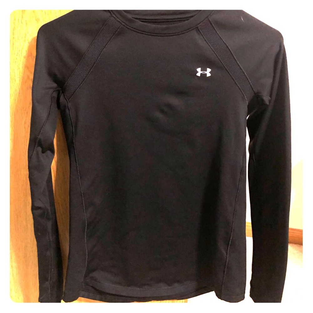Long sleeve Under Armour with thumb slits